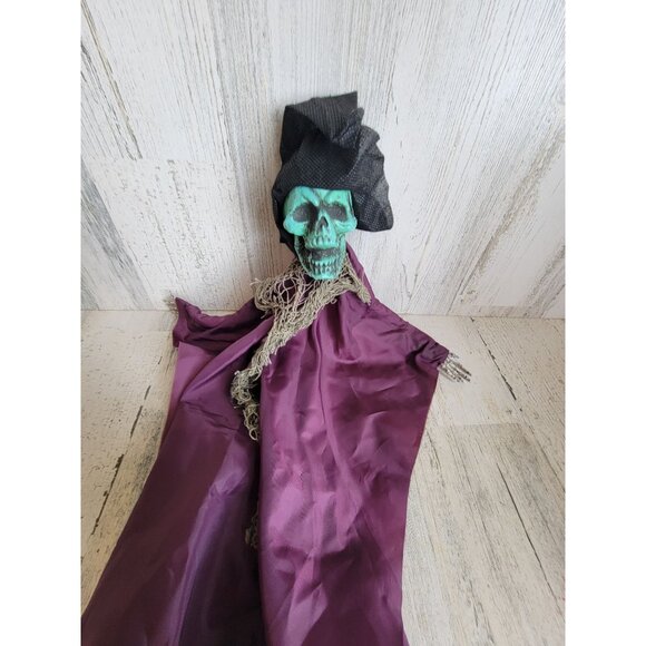 Mini hanging skeleton green face vintage Halloween home decor prop - Picture 2 of 7